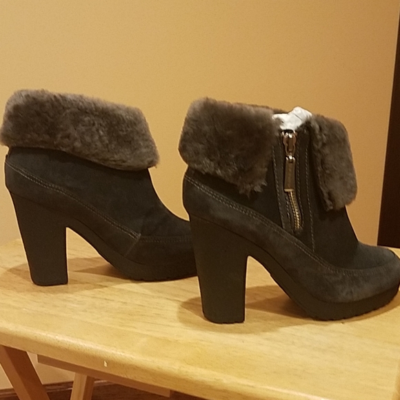 NWT Hunter leather and shearling boots. - Picture 4 of 5